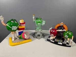 lot 12 image: Set of 3 M&Ms Collectible Figurines - Liberty, Taxi, and Jukebox