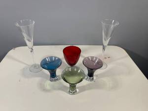 lot 17 image: Set of 6 Colorful Decorative Glasses