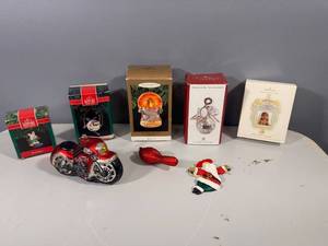 lot 34 image: Collection of 9 Hallmark Keepsake Christmas Ornaments and Figurines