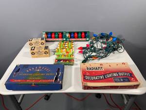 lot 38 image: Vintage Christmas Decorative Lighting Outfit Collection