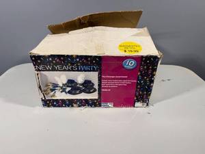 lot 44 image: Chicago Assortment New Years Party Supplies for 10 People
