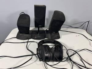 lot 59 image: Bose Speaker Set with Headset - Used Condition