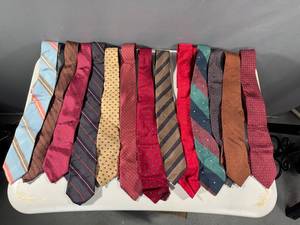 lot 82 image: Collection of 13 Vintage Neckties - Various Patterns and Brands