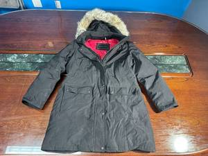 lot 84 image: Andrew Marc Womens Black Winter Coat with Fur Trim Hood Size L