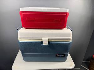 lot 106 image: Lot of 2 Coolers - Coleman Party Stacker and Igloo Max Cold