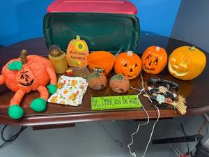 lot 119 image: Collection of Fall-Themed Decorations Including Pumpkins and Welcome Sign