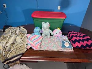 lot 120 image: Lot of Mixed Textiles and Stuffed Animals Including Tapestry Throw