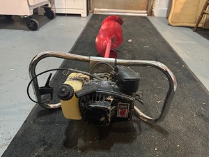 lot 5 image: Tecumseh Gas Powered Ice Auger.