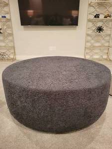 lot 69 image: Bernhardt Cocktail-Coffee Table Ottoman.