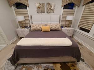 lot 20 image: Bernhardt Axiom King Size Bed with a adjustable Bravura Virttuoso Therapedic Mattress  remote. Comes with all bedding shown.