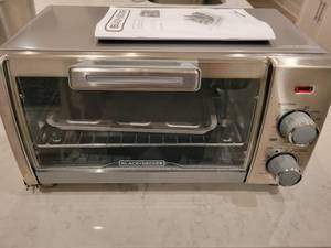 lot 98 image: Black and Decker Air Fry Toaster Oven.