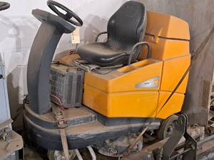 lot 245 image: Taski Diversey Swingo 4000 Floor Scrubber