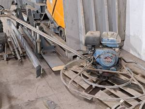 lot 249 image: 48 Honda GX340MAX 337cc 11.0hp Power Trowel  Walk-Behind