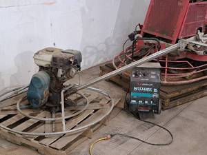 lot 251 image: 48 Motor Company 9.0hp Gas Power Trowel  Walk-Behind