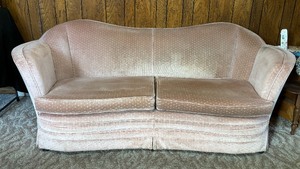 lot 27 image: Pretty Light Pink Vintage Sofa  Couch
