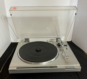 lot 32 image: Sony PS-LX220 Stereo Turntable  Record Player