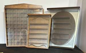 lot 38 image: Three Vintage Display Shelves including a Vintage Wooden Miniature Shadow Display Box