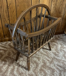 lot 41 image: Vintage Wooden Literature Stand