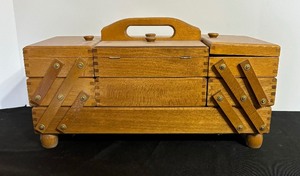lot 43 image: Vintage Accordion Style Three Tiered Sewing Box