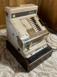 lot 7 image: Vintage National Cash Register