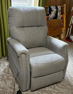 lot 5 image: Gray Upholstered Lift Recliner Chair