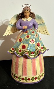 lot 83 image: Jim Shore Heartwood Creek Stitched with Love Figurine