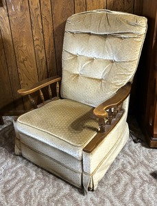 lot 85 image: Vintage Reclining Chair