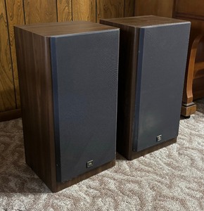 lot 10 image: Pair of JBL Speakers