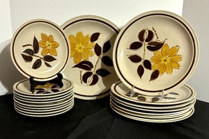 lot 100 image: Vintage International Statastone Plates and Platter