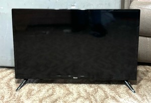 lot 104 image: Roku Select Series 32 TV