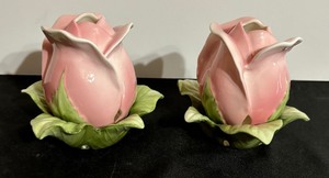 lot 106 image: Beautiful Rose Motif Salt and Pepper Shaker Set