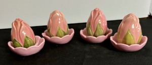 lot 111 image: Vintage Pretty Pink Floral Salt and Pepper Shakers