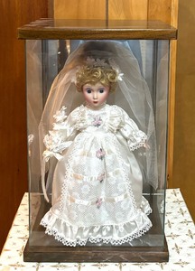 lot 119 image: Gorgeous Vintage Doll
