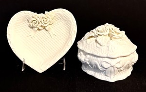lot 55 image: Beautiful Vintage Bisque Heart Shaped Trinket Dish and Jewelry Trinket Dish