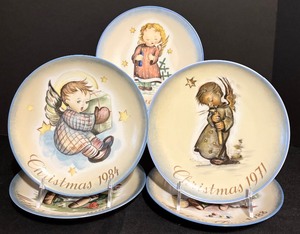lot 57 image: Five Vintage Plates Inspired by Berta Hummel Including Starlight Angel, A Joy to Share, Young Readers, A Gift From Heaven and Christmas Plate
