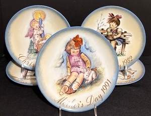 lot 58 image: Five Vintage Plates Inspired by Berta Hummel. Soft and Gentle, Angelic Musician, Mothers Little Athlete, The Flower Basket and Angels Light