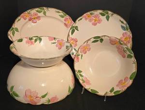 lot 122 image: Vintage Desert Rose Franciscan Serving Pieces