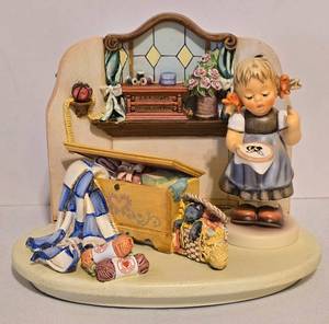 lot 131 image: Goebel Collection Quilting Bee Stage with Additional Figures