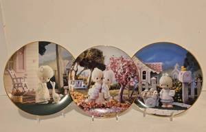 lot 136 image: Three Precious Moments Plates