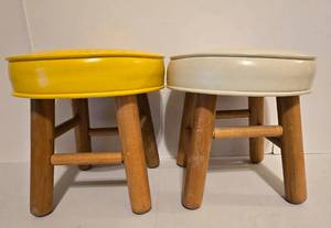 lot 138 image: Pair of Cute Mid Century Stools