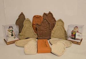 lot 201 image: Collection of Pottery Cookie Presses