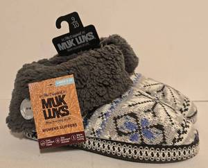 lot 203 image: Pair of New Womens Muk Luks Slippers