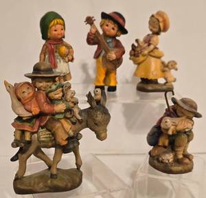 lot 204 image: ANRI Hand Carved Wooden Carvings