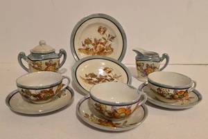 lot 205 image: Sweet Vintage Childs Tea Set