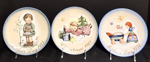 lot 73 image: Three Vintage Hummel Plates including Vintage Mother Day 1978 Afternoon Stroll, Angelic Gifts and Spring Bouquet