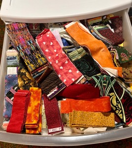 lot 76 image: Large Bin of Quilting Fabric  Large Bin of Fabric Large and Small Scraps 