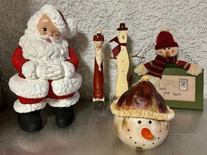 lot 240 image: Adorable Holiday Decor including Vintage Ceramic Winking Santa Claus Statue Sculpture, Hand Painted Atlantic Mold