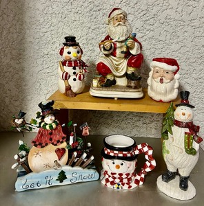 lot 323 image: Holiday Decor Including Waco Santa Claus Melody in Motion Figurine in Box