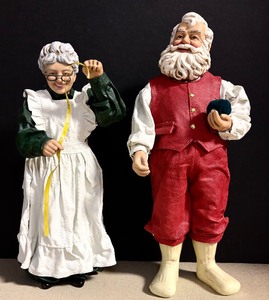 lot 342 image: A New Suit for Santa by The American Artist Clothtique Collection by Possible Dreams