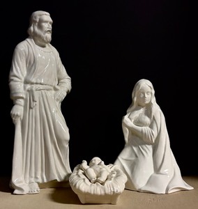 lot 175 image: White Porcelain 3 Piece Nativity Set by Duncan Enterprise 1983